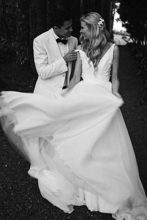 Elegant A-Line V Neck White Chiffon Wedding Dress with Appliques Beautiful