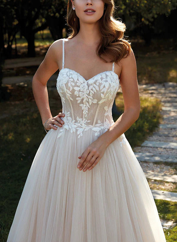 A-Line Sweetheart Sleeveless Sweep Train Tulle Wedding Dresses With Appliques Lace Elegant