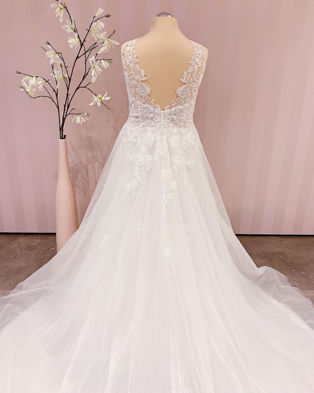 A-Line Backless Wedding Dress with Appliques Lace - Simple V-Neck Design