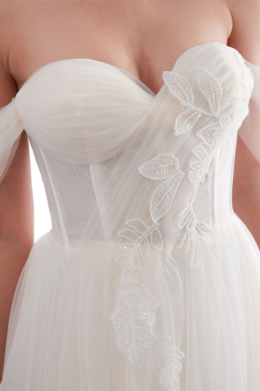 Chic Off-the-Shoulder Tulle Wedding Dress Long