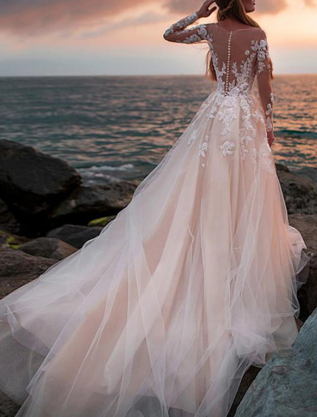 Beach Open Back Wedding Dresses A-Line Illusion Neck Long Sleeve Court Train Lace Bridal Gowns With Appliques Beautiful