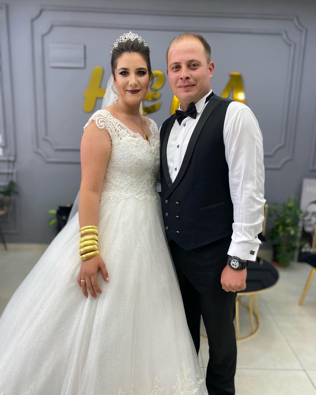 Elegant A-Line V-Neck Long Wedding Dress With Lace Tulle