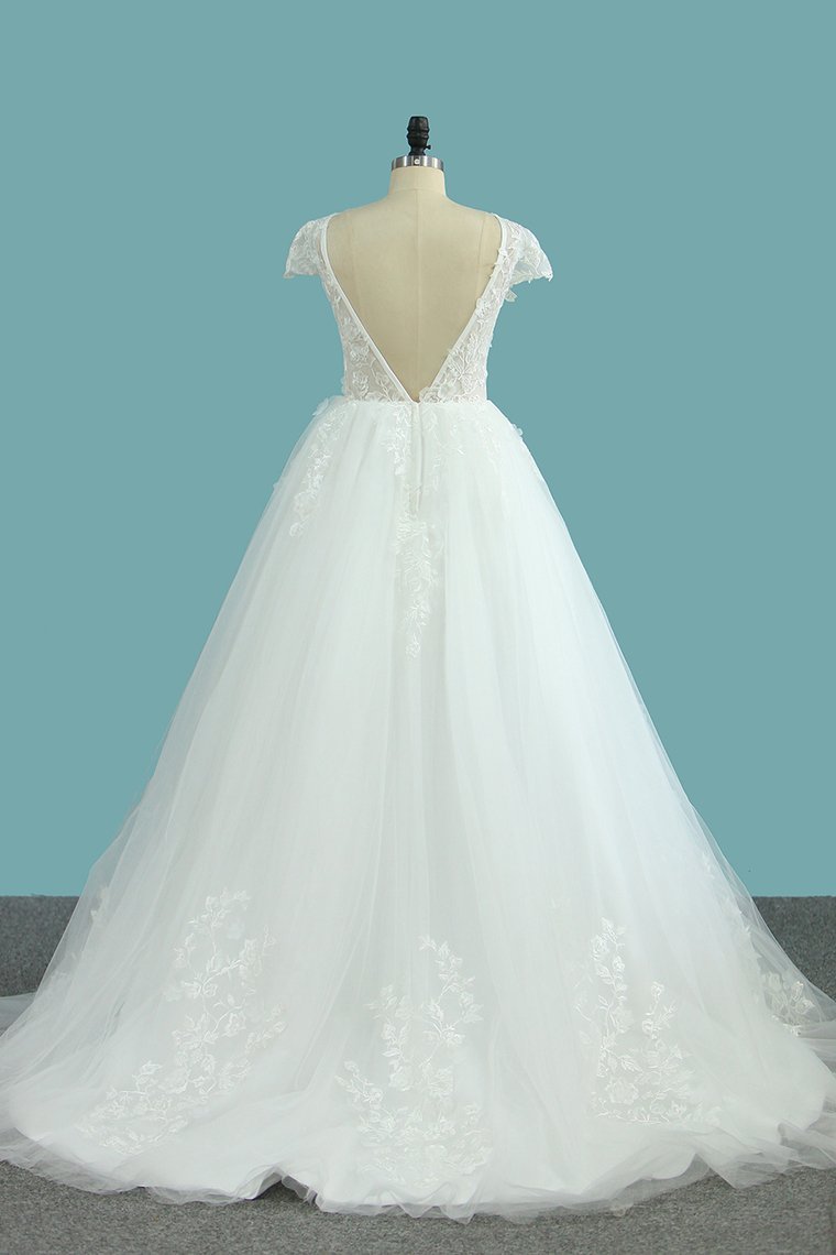 Elegant Lace Backless Long Wedding Dress With Appliques