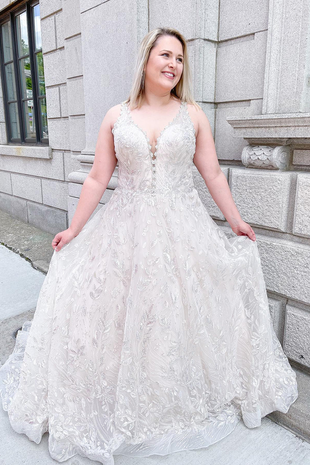 Gorgeous Lace Sweetheart Wedding Dress with Appliques and Wide Straps