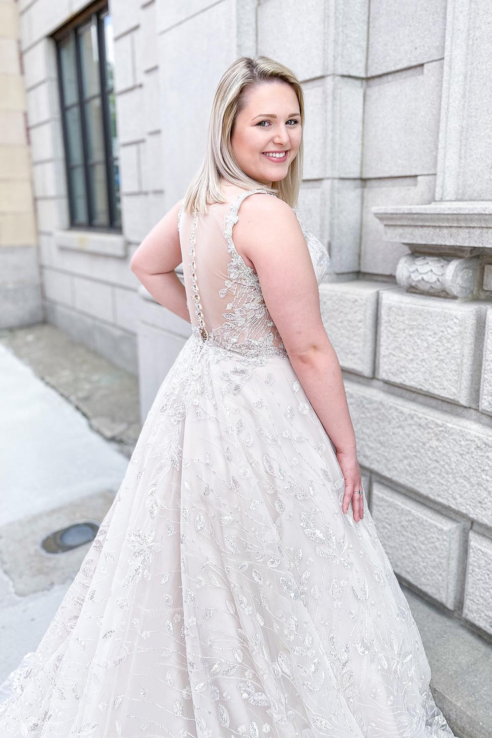 Gorgeous Lace Sweetheart Wedding Dress with Appliques and Wide Straps