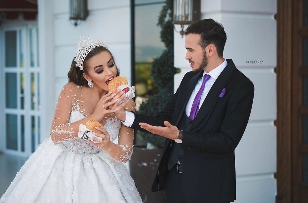 Luxury Long Ball Gown Sweetheart Wedding Dress with Sleeves and Beads