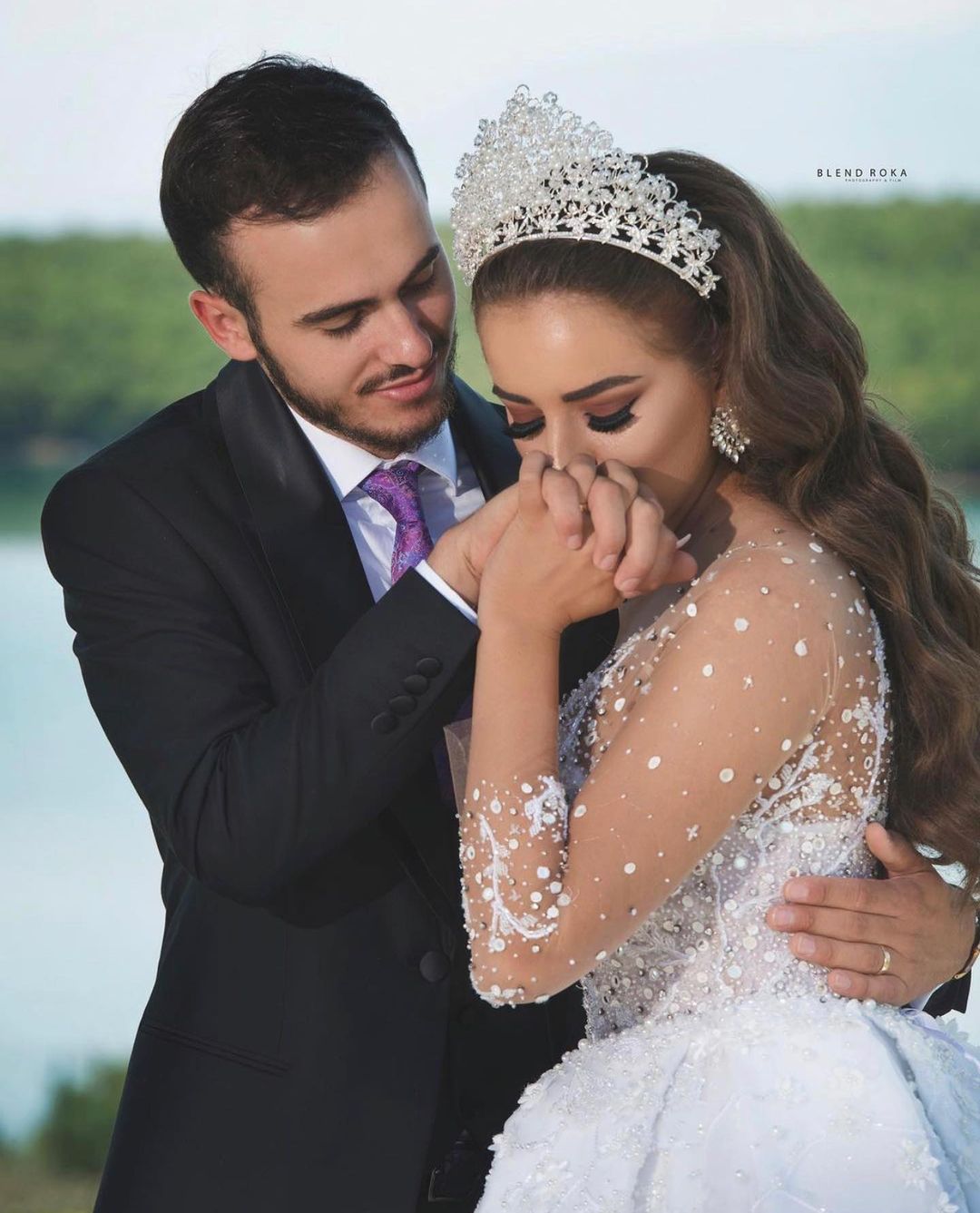 Luxury Long Ball Gown Sweetheart Wedding Dress with Sleeves and Beads