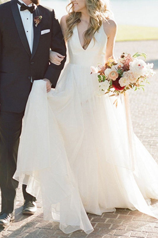 Modern V-Neck Sleeveless Tulle Wedding Dress
