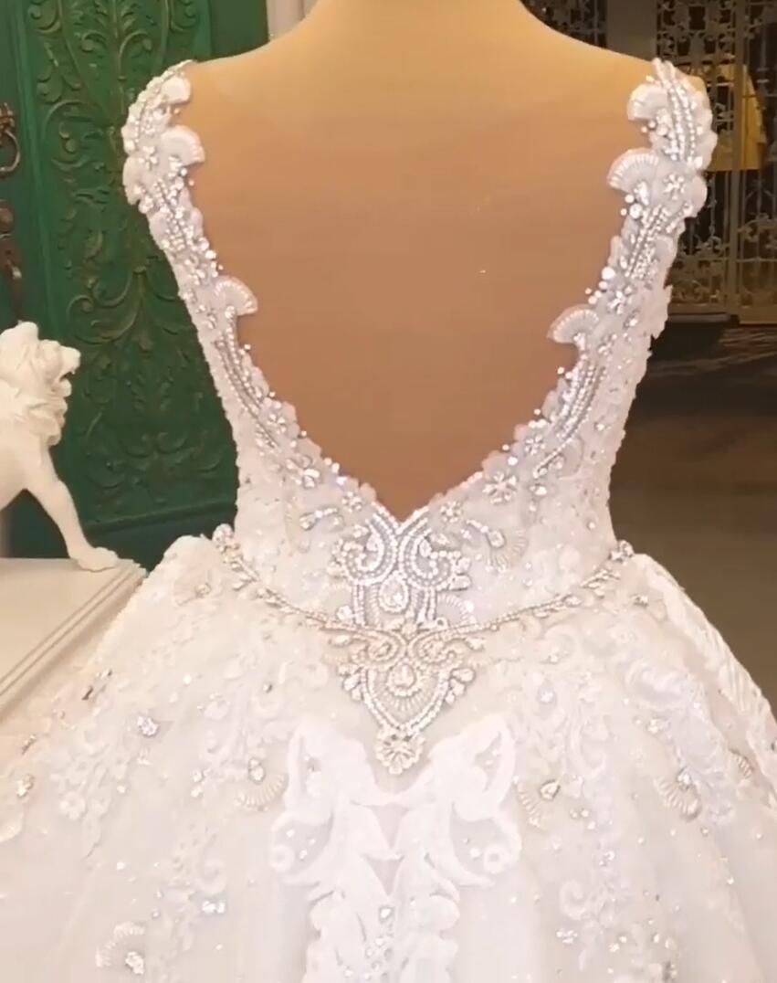 Pretty Sweetheart Spaghetti-Straps Wedding Dress With Lace Appliques