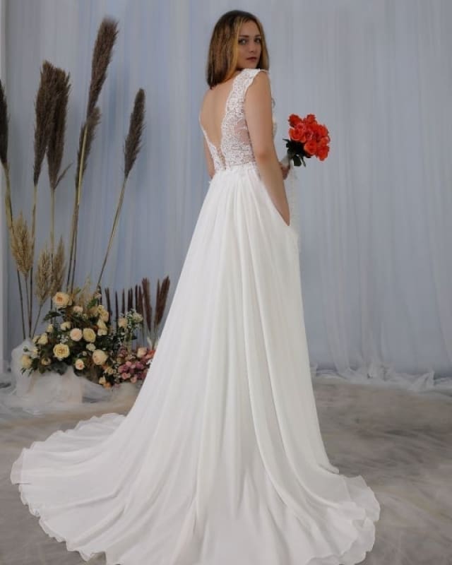 Simple Sleeveless Beach wedding dresses lace wedding dresses with pocket