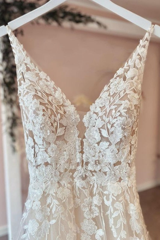 Spaghetti-Straps V-neck A-Line Backless Wedding Dress with Tulle Appliques Lace