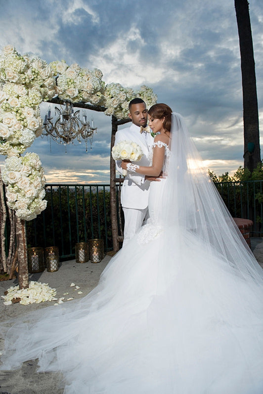 Stunning Off-the-Shoulder Mermaid Tulle Wedding Dress with Lace Appliques
