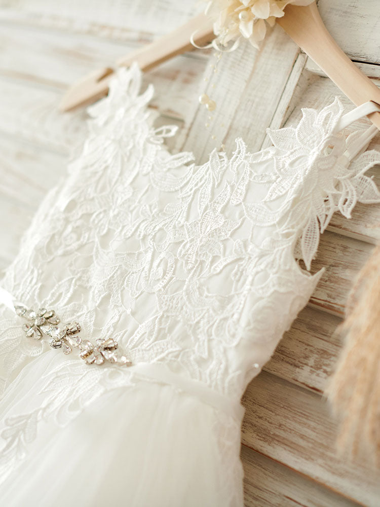 Stunning V-Neck Tulle Flower Girl Dress with Appliques