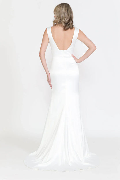 White long sleeveless satin wedding dress