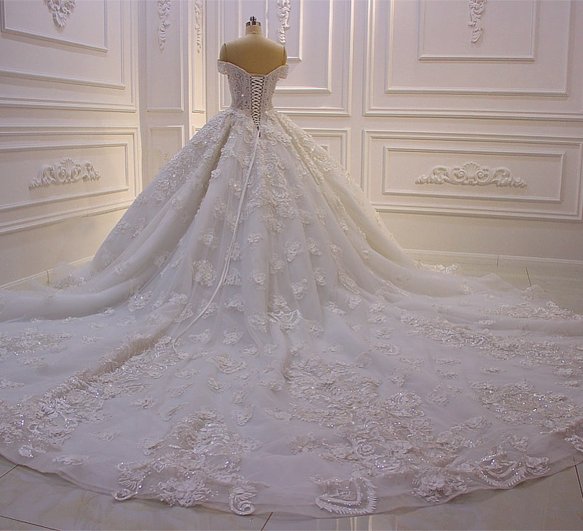 Amazing Sweetheart Off-the-Shoulder Backless Wedding Dress With Lace Appliques Ruffles