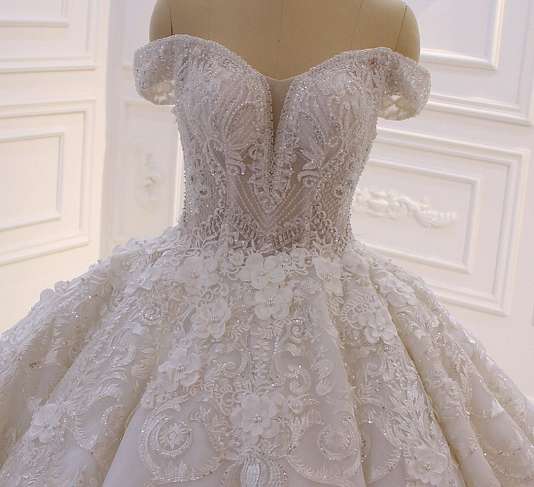 Amazing Sweetheart Off-the-Shoulder Backless Wedding Dress With Lace Appliques Ruffles