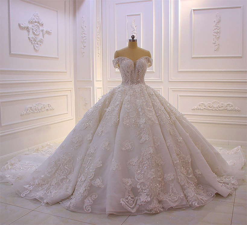 Amazing Sweetheart Off-the-Shoulder Backless Wedding Dress With Lace Appliques Ruffles