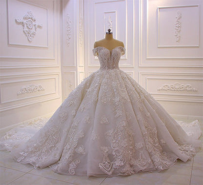 Amazing Sweetheart Off-the-Shoulder Backless Wedding Dress With Lace Appliques Ruffles
