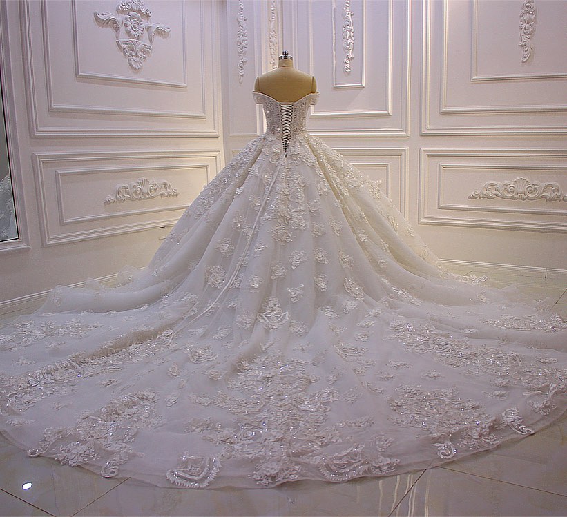 Amazing Sweetheart Off-the-Shoulder Backless Wedding Dress With Lace Appliques Ruffles