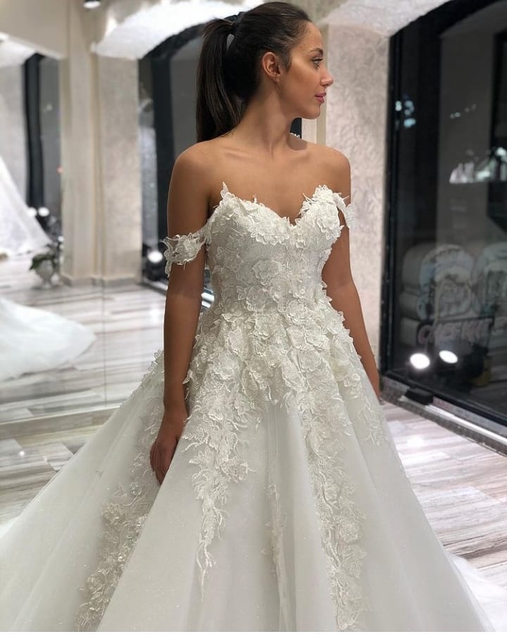 Beautiful A-Line Sweetheart Off-the-Shoulder Wedding Dress with Appliques Lace Tulle