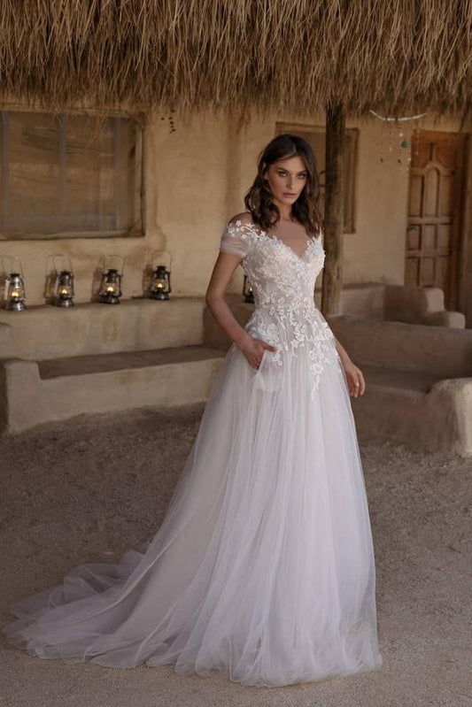 Beautiful Sweetheart Off-the-Shoulder Tulle A-Line Wedding Dress with Appliques Lace and Pockets