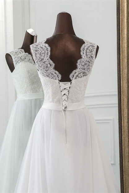 Elegant A-line Jewel Wedding Dress with Tulle and Appliques Lace