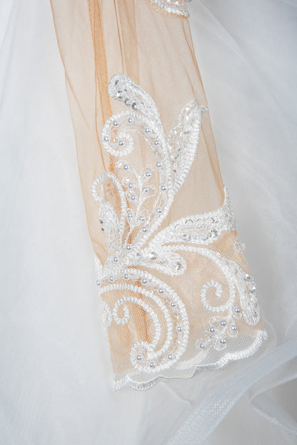 Elegant Long Sleeve Ball Gown Wedding Dress with Lace Appliques