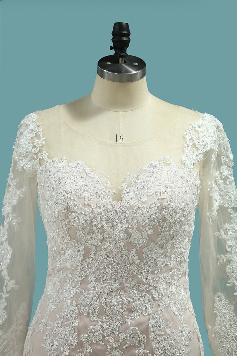 Glamorous Long Sleeves Mermaid Wedding Dress with Lace Appliques
