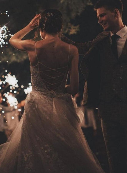 Gorgeous A-line V-neck Tulle Lace Wedding Dress