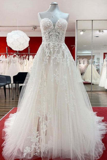 Ivory Tulle A-line Strapless Wedding Dress With Appliques Lace