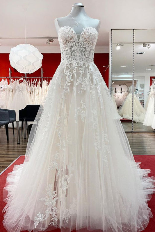 Ivory Tulle A-line Strapless Wedding Dress With Appliques Lace