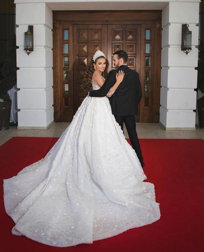 Luxury Long Ball Gown Sweetheart Wedding Dress with Sleeves and Beads