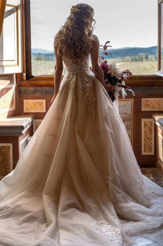 New Arrival Sweetheart Tulle Wedding Dress with Lace Appliques Princess Bridal Gown