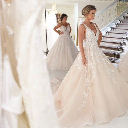 Sexy A-Line Deep V-neck Spaghetti-Straps Floor-length Wedding Dress with Appliques Lace and Backless Design