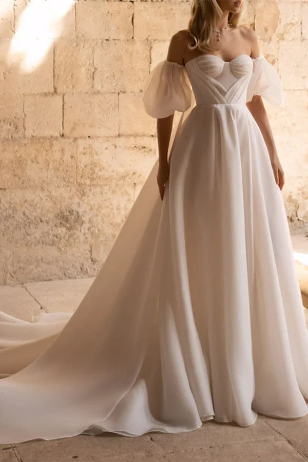 A Line Sweetheart Short sleeved Countryside Style Wedding Dress Paired with Palace Train