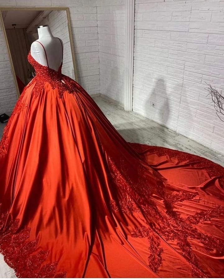 Unique Sweetheart Spaghetti Straps Backless Satin Wedding Dress with Appliques Lace